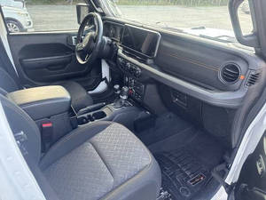 Jeep Gladiator Mojave 2024 Usado en Excelentes Condiciones - Product Image 4