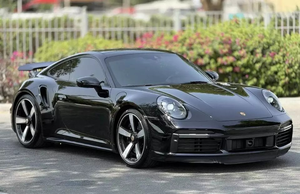 911 Turbo S 3.8L 2024 d'occasion en excellent état, conduite à gauche, faible kilométrage, aucun problème mécanique, prêt à rouler - Product Image 4