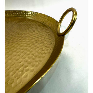 Plateau de service ovale en or martelé de luxe avec des poignées élégantes en forme d'anneau et une décoration intérieure élégante Prix de gros - Product Image 2