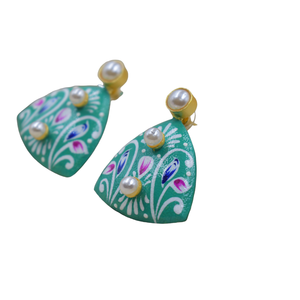 Tendencia última moda 2024 Pendiente DE PINTURA A MANO Fabricante Proveedor Chapado en oro MOP Stone Stud Pendientes para mujeres y niñas - Product Image 1