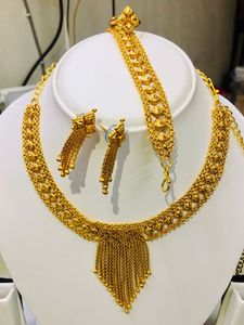 Conjunto de joyería de moda Vintage de Dubái chapado en oro de 24K, pendientes y collar de cobre inspirados en flores de perlas clásicas para aniversarios - Product Image 3