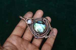 Pendentif en cuivre fait à la main avec de la Labradorite Multi Fire et de la pierre de lune One Eye Design Unique Jewelry Gift for Her Elegant - Product Image 3
