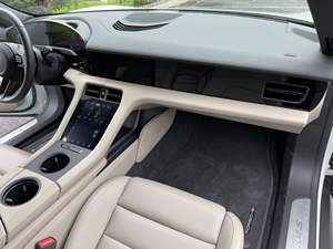 Véhicule à énergie nouvelle EV 2022 Taycan 4S AWD Premium Package, 2 000 miles, non modifié, origine AE, à vendre - Product Image 4