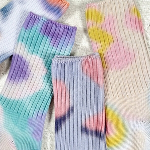 Venta al por mayor ODM transpirable Tie Dye algodón Crew calcetines Casual Streetwear gradiente media pantorrilla moda calcetines antibacterianos para los hombres - Product Image 5