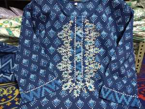 Conjunto de traje sencillo de la mejor calidad para mujer Salwar Kameez Impresión digital con conjunto de traje de algodón Dupatta Listo a precio mayorista - Product Image 3