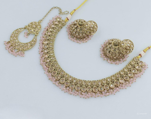 Conjunto de collar de Gargantilla redondo Motipearl chapado en oro tradicional indio y de moda con pendiente Jumkha, conjunto de collar Maagtika para mujer - Product Image 1