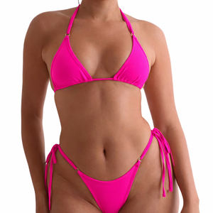 Ensemble bikini noir et rose vif pour femme, haut triangle à nouer et bas à nouer sur les côtés, collection maillots de bain été 2026 - Product Image 1