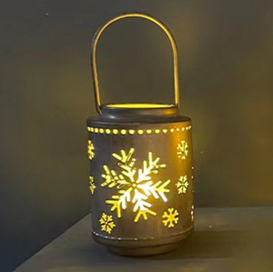 Bougeoir découpé de Noël en métal de qualité supérieure avec poignée lanterne à bougie extérieure pour la décoration de noël but cadeau - Product Image 2