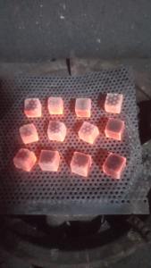 Un imprescindible para los amantes del barbacoa y los entusiastas de la shisha: carbón de cáscara de coco, productos de Indonesia. - Product Image 4