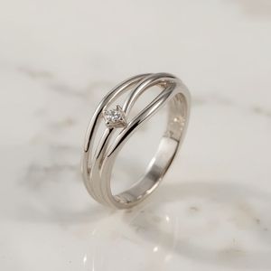 Alianza de boda de oro blanco de 18 quilates para mujer, joyería fina, diseño moderno minimalista, anillo hecho a mano de tendencia 2025 - Product Image 3