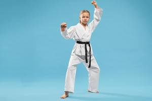 Tenue d'entraînement de karaté pour enfants, uniforme de combat en polyester/coton de haute qualité, respirant, confortable et léger pour les arts martiaux - Product Image 4