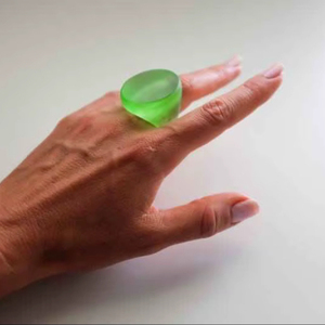 แหวนเรซิ่นอะคริลิกรูปทรงกลม แหวนทำมือ แหวนแห่งความรัก เครื่องประดับสำหรับงานปาร์ตี้ผู้หญิง ขายส่งราคาดีที่สุด - Product Image 1