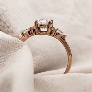 Bague en or rose 14K 18K avec diamant brillant cultivé en laboratoire certifié IGI HPHT CVD VVS1, taille brillant, 1CT 3CT 5CT, sertissage en canal, bijoux fins - Product Image 2