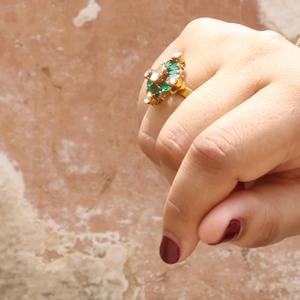 Anillo Gajaah de Plata de Ley 925 con Diamantes Polki de Jardín de Esmeraldas y Racimo de Piedras Preciosas Verdes para Mujeres y Niñas, Ideal para Fiestas - Product Image 1