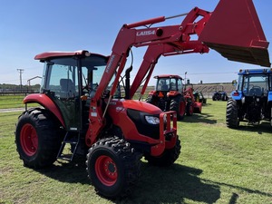 Tractor Agrícola Kubota M7060 de Alto Rendimiento |   Tractor diésel confiable y potente para agricultura y preparación de terrenos - Product Image 5