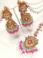 Boucles d'oreilles en alliage d'argent, fleurs vintage, style palais, boucles d'oreilles à clous avec effet d'huile qui coule, plaqué or, type de fourniture ODM, style ethnique, zircon principal