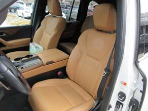 รถ SUV หรูหรา LEXUS LX 600 ปี 2024 ระบบขับเคลื่อนสี่ล้อ (AWD) สภาพดีเยี่ยม ใช้งานน้อยมาก - Product Image 6