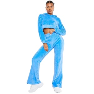 Ensemble de survêtement réversible pour femme en velours bleu épais, avec pantalon de jogging large et sweat à capuche court - Product Image 1