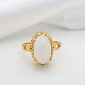 Anillo informal de moda de 18 quilates chapado en oro Natural Rainbow Moonstone Designer Everyday para mujer Corte ovalado Latón chapado en oro de 18 quilates - Product Image 5