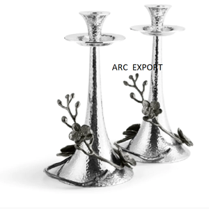 Bougeoir poli brillant martelé classique avec décoration de concepteur de fleur noire allumant le bougeoir au prix de grossiste - Product Image 1