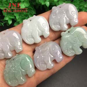 Pendentif d'éléphant en jade naturel du Myanmar, espèce de glace cireuse, ornement de jade d'éléphant stupide, vente en gros de jade de quatre fêtes - Product Image 1