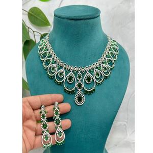 Conjunto de collar y pendientes de moissanita chapado en oro de latón blanco de moda de calidad superior exquisita para regalo de fiesta de boda de compromiso - Product Image 1