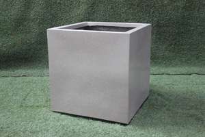 Elegante maceta cuadrada de FRP, maceta decorativa de fibra de vidrio, Boughpot de suelo clásico para uso hotelero de KNT Creations - Product Image 5