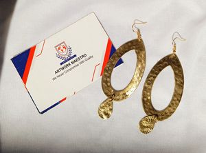 Boucle d'oreille en laiton à texture martelée, légère et de style bohème - ARTWORK MAESTRO - Product Image 3