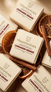 Savon hydratant pour le corps Hippotanicals à la cannelle douce et à l'orange, végan, fait à la main, procédé à froid, naturel, écologique, compostable - Product Image 1