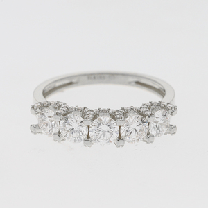 Bague pour femme en or jaune 14 carats plaqué rhodium, cinq diamants taille brillant, pavé d'accentuation, diamants naturels, style classique - Product Image 4