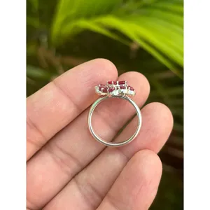 Anillo Floral de Plata 925 con Rubí Natural, Moderno y Elegante, con Incrustaciones de Oro Rosa y Baño de Rodio, Marca Privada Licenciada, Regalo Perfecto - Product Image 4