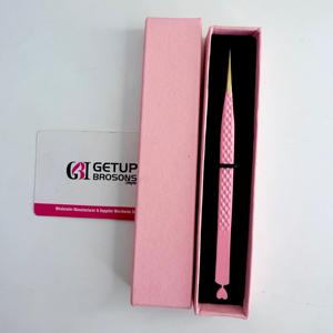 Pince à épiler GETUP BROSONS en acier inoxydable avec découpe en forme de cœur rose, pointe dorée lisse, outil de précision dans un emballage personnalisé - Product Image 4