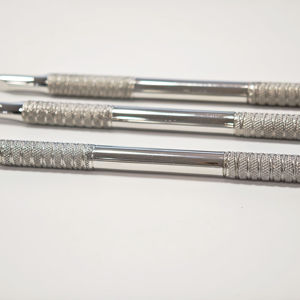 Pousse-cuticules double extrémité en acier inoxydable Kaneka Enterprises, réutilisable, durable, outil professionnel de nettoyage des ongles - Product Image 6