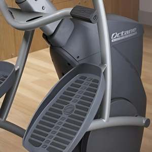 Nouvelle machine elliptique remanufacturée Octane Fitness XRide pour un entraînement cardio complet du corps à domicile ou en salle de sport - Product Image 3