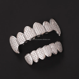 Venta al por mayor de los hombres de Hip Hop de plata dientes Grillz Top 6 & Bottom 6 Iced Out Grillz Dental Moissanite Vampire Custom Grillz dientes - Product Image 2