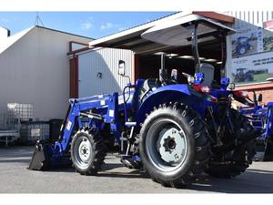 TRACTOR TRIDENT 55HP CON CUBO 4IN1 (CAPACIDAD DE ELEVACIÓN DE CARGADOR DELANTERO 800KG) - Product Image 4