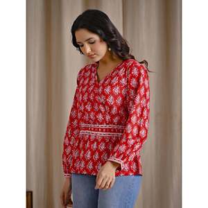 Top Corto Informal Rojo de Algodón con Estampado a Mano, Cintura Imperio, Diseño Transpirable - Product Image 4