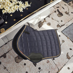 Ensemble d'équitation Euro Cavall Industries pour le dressage : tapis de selle en coton vert chasseur de qualité supérieure, bandages de polo, bonnet d'oreille en polyester - Product Image 3