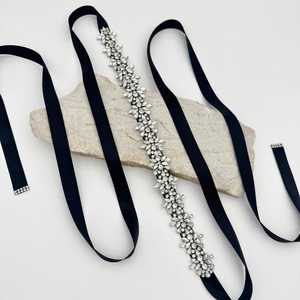 Cinturón de Novia Ajustable con Pedrería Negra Bridella BS269 para Bodas y Eventos Formales - Product Image 4