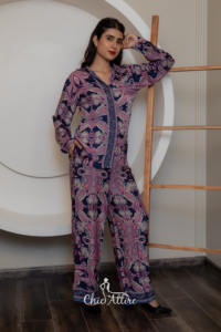 Nouveau design Ensemble pyjama deux pièces à imprimé floral pour femmes Vêtements de nuit confortables et élégants avec haut boutonné et pantalon large - Product Image 3