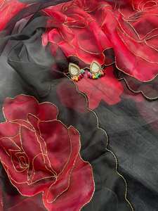 Belle collection de saris de créateur pour femmes avec impression numérique et bordure tissée à la main - Product Image 3