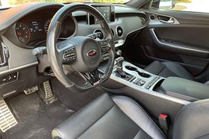 Kia Stinger GT AWD 2018 Usado, 365 hp, Motor V6 Twin-Turbo, Paquete de Sistema de Asistencia al Conductor Avanzado, Mayormente sin Modificaciones - Product Image 4