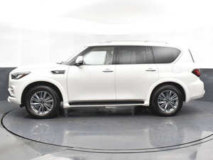 Infiniti QX80 Luxe 2023, confortable, légèrement utilisé, conforme aux normes - Product Image 2