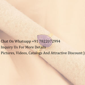 Bijoux féminins modernes breloques bague synthétique turquoise violette laiton plaqué or jaune serti de pinces bague réglable en forme de poire - Product Image 5