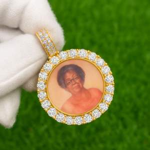 Collar con Colgante de Plata 925 con Diamante Moissanite, Chapado en Oro, con Foto Personalizada de un Miembro de la Familia, Regalo Elegante - Product Image 1