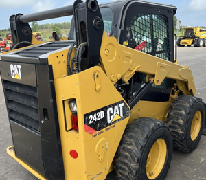 Minicargadora CAT 242D en Excelentes Condiciones, Aprobada por EPA y CE, con Cilindro Hidráulico Original, Motor, Bomba, Caja de Cambios, Engranajes y PLC - Product Image 5