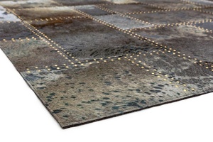 Alfombra de Cuero Vacuno Auténtico con Detalles de Remaches, Alfombra de Piel Natural Hecha a Mano para Decoración Elegante del Hogar y la Oficina - Product Image 5