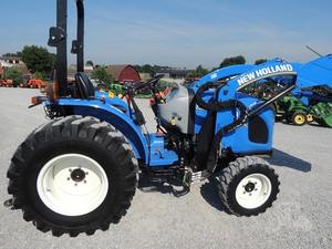 Tractor Agrícola NEW HOLLAND WORKMASTER 33 Automático 4WD de 40HP, Modelo 2015, con Motor y Caja de Cambios de Transmisión por Engranajes - Product Image 4