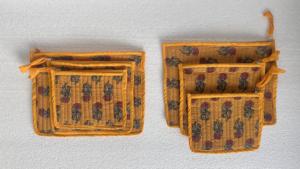 กระเป๋าผ้าฝ้ายที่มีซิปสำหรับเครื่องเขียนและการจัดเก็บสำหรับตัวแทนจำหน่ายในสีเหลืองสดใสด้วยการพิมพ์ดอกไม้ - Product Image 4