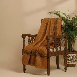 ผ้าคลุมไหลขนสัตว์คูลลูสำหรับผู้หญิง เนื้อนุ่ม ระบายอากาศได้ดี อุ่นสบาย ลายพิมพ์แบบดั้งเดิม ความยาวปานกลาง เหมาะสำหรับการแต่งกายในฤดูหนาวอย่างมีสไตล์ ในราคาประหยัด - Product Image 6